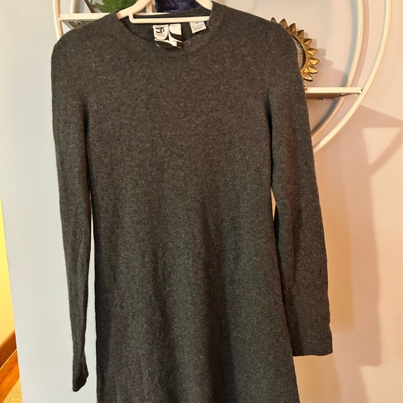 Barneys New York Dresses & Skirts - Barney’s Coop New York Women’s Medium M Gray Grey Cashmere Long Sleeve Dress